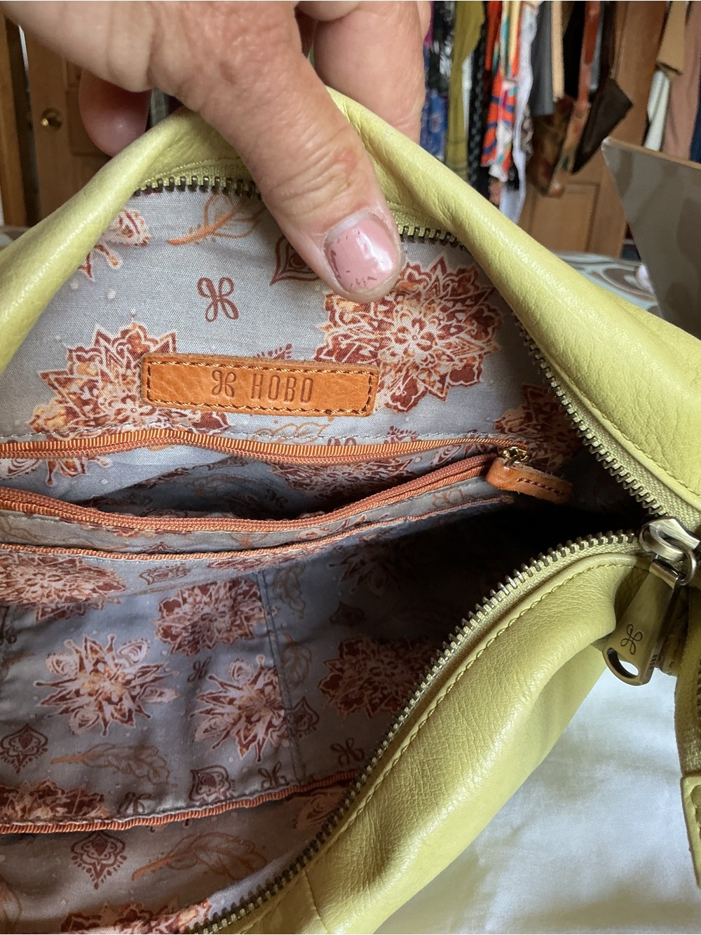 HOBO Lime Green Leather  Shoulder/ crossbody Bag with Tassel - Picture 5 of 11